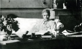 Annie_Besant_at_desk