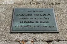 placa_en_el_lugar_de_ejecución_de_jacques_de_molay